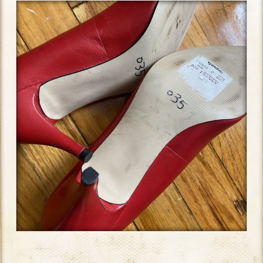 Red pumps - Picture 5 of 5